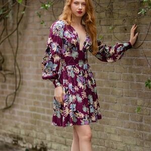 Bianca Deep Cut V Mini Trashy Diva Size 8